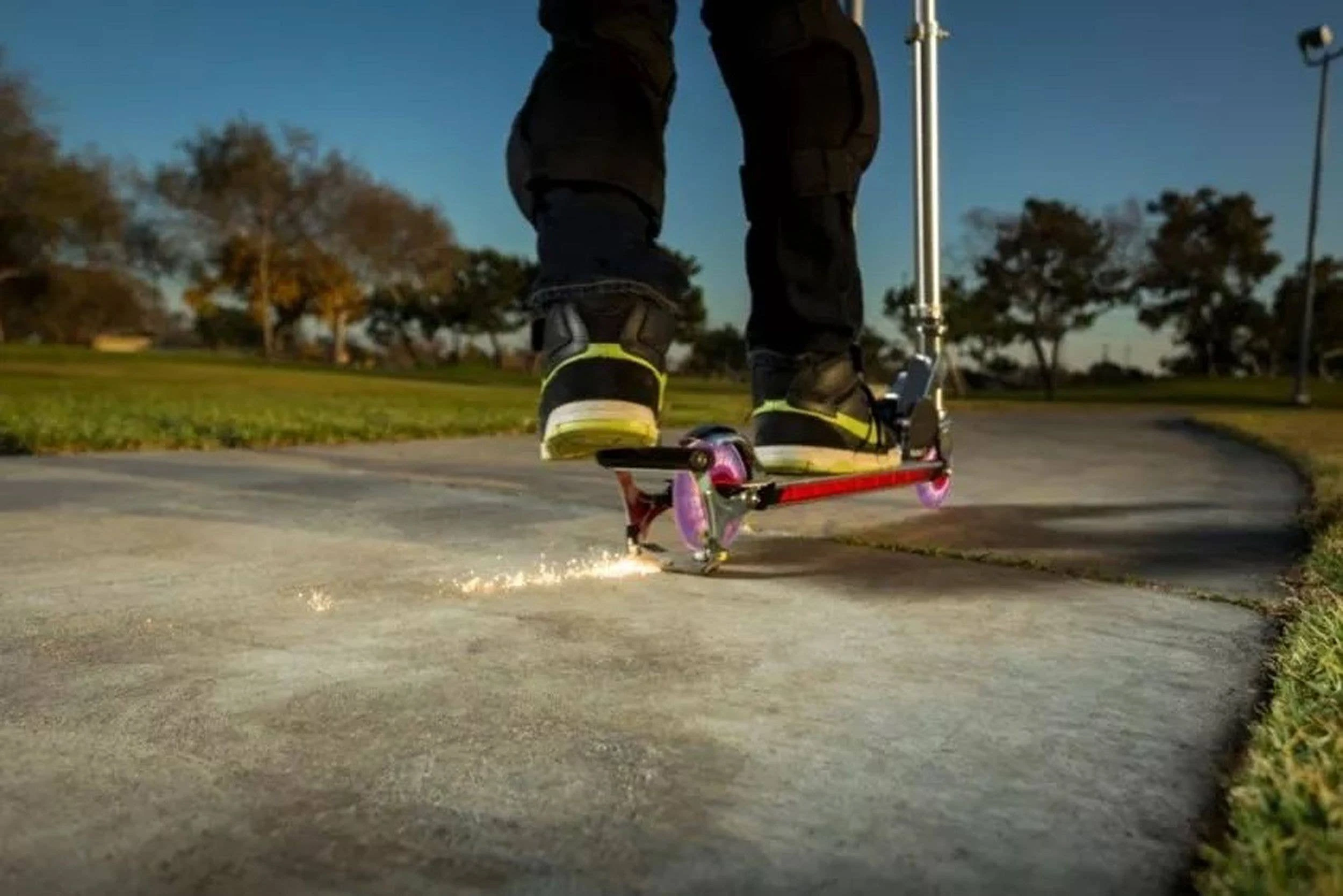 Razor S Spark Folding Scooter - Red - Image 5